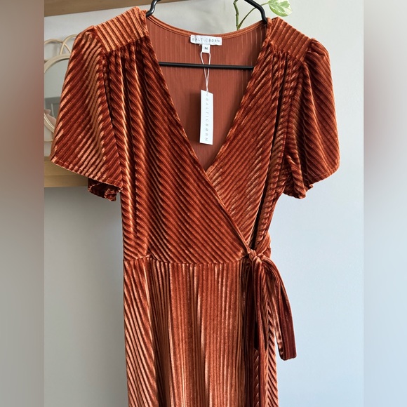Baltic Born Andi Rust Ribbed Velvet Wrap Dress - Picture 5 of 6